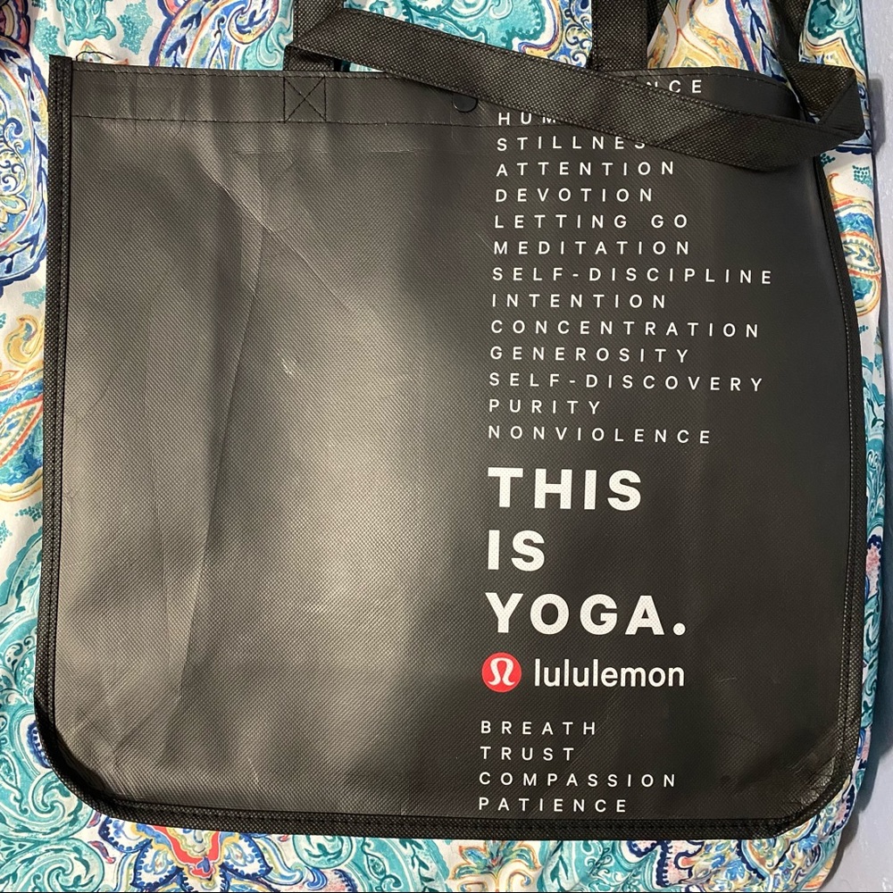 Lululemon shopping bags 1 big & 5 small ones